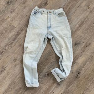 Vintage Wrangler light wash mom jeans😍